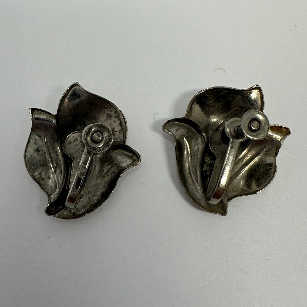 Vintage Silver Tone Leaf Petal Screw Back Earrings Mid Century Retro Jewelry A2 - Picture 2 of 4